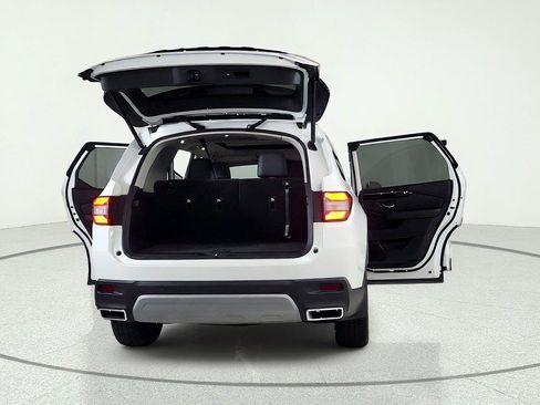 Used 2025 Honda Pilot Touring image 13