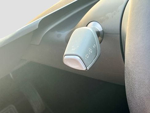 Used 2024 Tesla Model Y Long Range AWD/4WD image 10