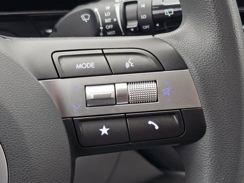 Used 2024 Hyundai Kona SE image 11