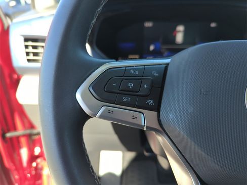 Used 2022 Volkswagen Taos SE w/ Panoramic Sunroof Package image 41