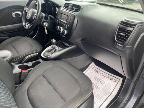 Used 2016 Kia Soul + FWD image 29