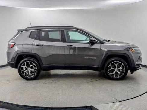 Used 2024 Jeep Compass Limited image 9