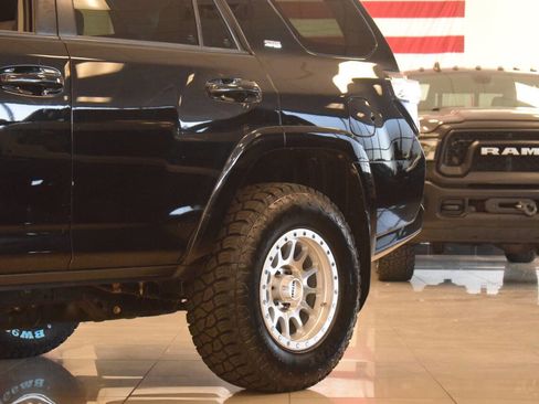 Used 2014 Toyota 4Runner SR5 AWD/4WD image 17