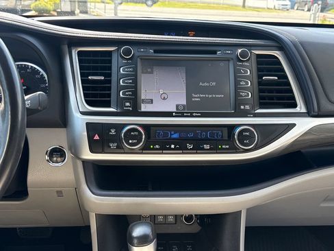 Used 2018 Toyota Highlander Limited AWD/4WD image 29