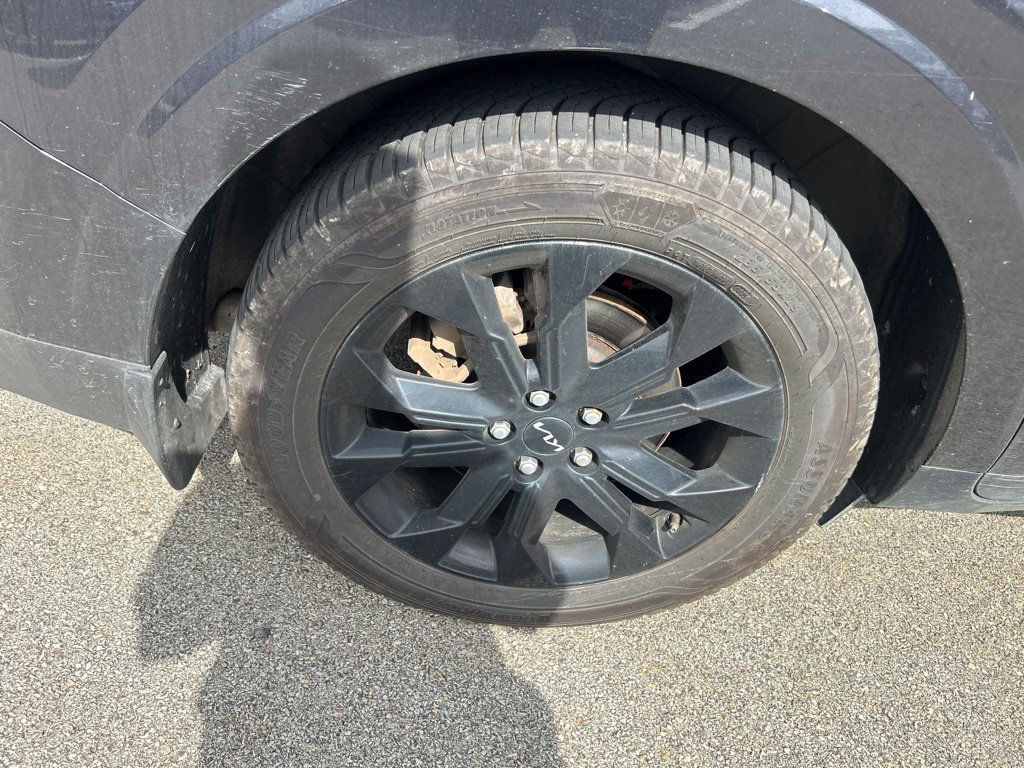 Certified 2024 Kia Carnival SX FWD image 9