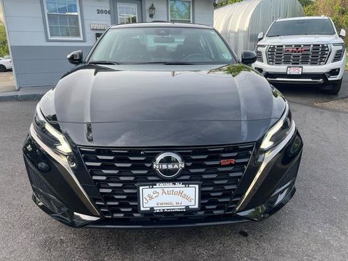 Used 2024 Nissan Altima 2.5 SR FWD image 2