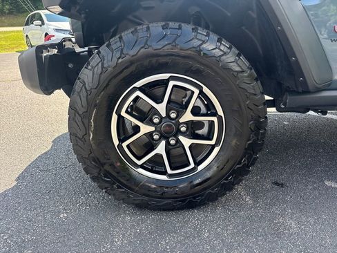 Used 2025 Jeep Wrangler Unlimited Rubicon AWD/4WD image 29