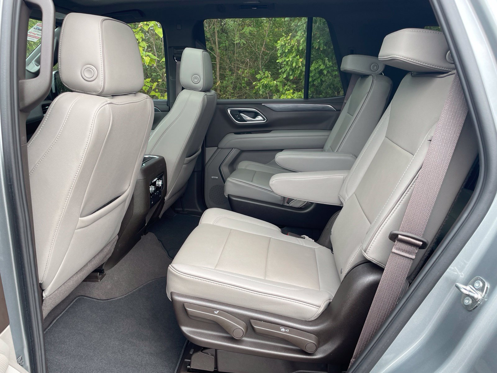 Used 2024 GMC Yukon SLT w/ SLT Premium Package RWD image 35