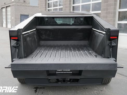 Used 2024 Tesla Cybertruck AWD Crew Cab image 44