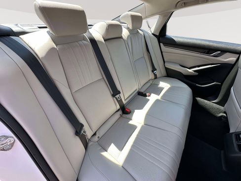 Used 2018 Honda Accord Touring image 24