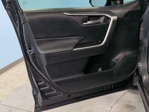 Used 2021 Toyota RAV4 XLE image 16