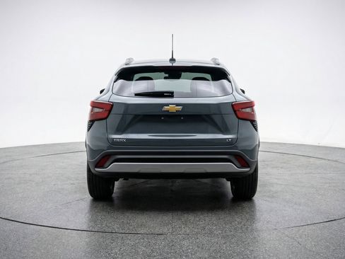 Used 2025 Chevrolet Trax LT FWD image 7
