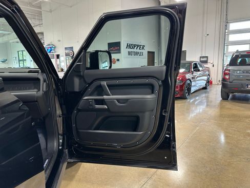 Used 2025 Land Rover Defender 110 X image 45