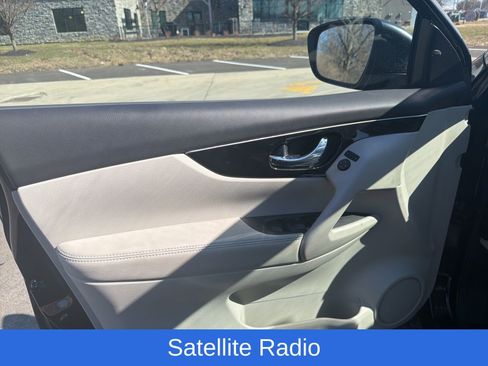 Used 2017 Nissan Rogue Sport SL w/ SL Premium Package image 11