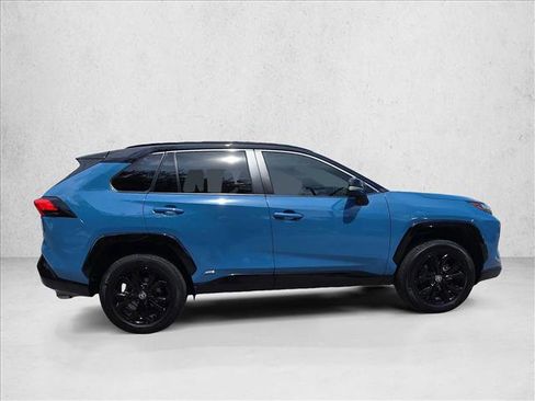 Used 2022 Toyota RAV4 XSE AWD/4WD image 4