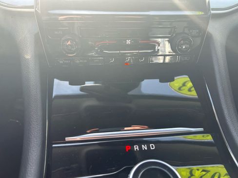 Used 2023 Jeep Grand Cherokee Laredo image 29