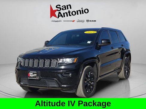 Used 2019 Jeep Grand Cherokee Altitude image 4