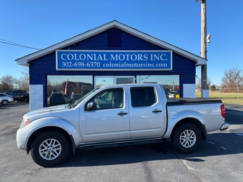 Used 2019 Nissan Frontier SV image 1