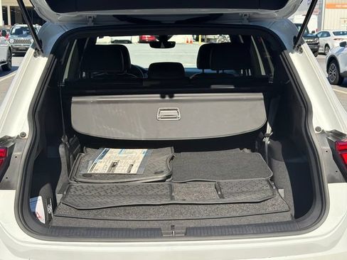 Used 2023 Volkswagen Tiguan SE R-Line FWD image 20