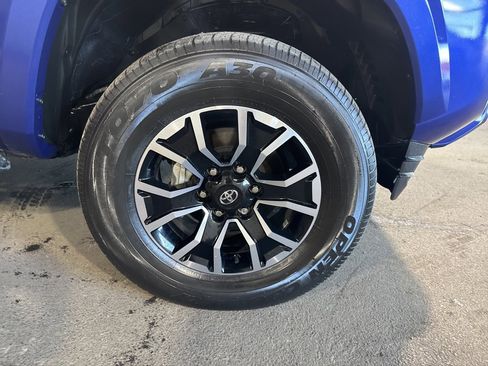 Used 2023 Toyota Tacoma TRD Sport image 7