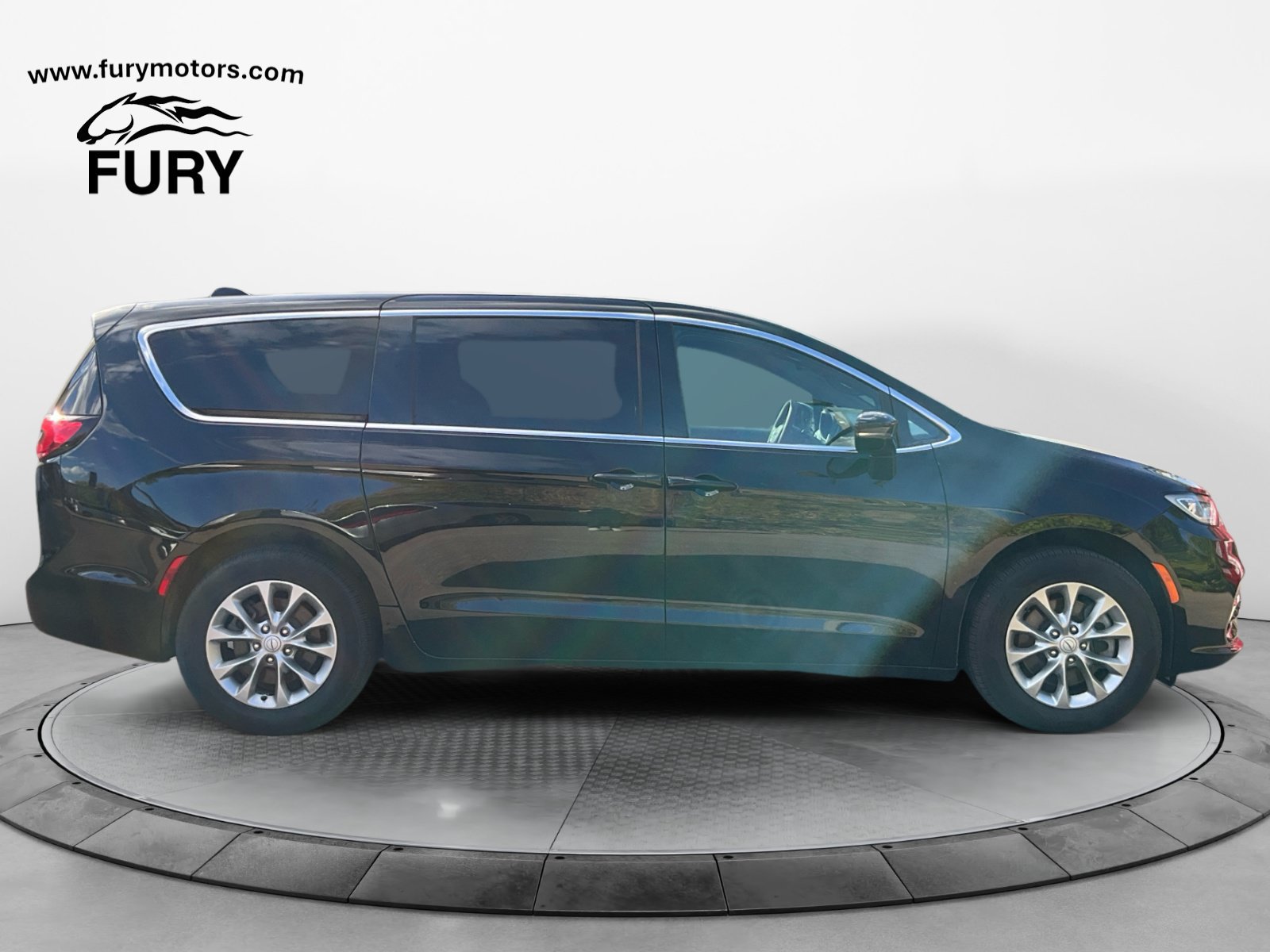 Used 2025 Chrysler Pacifica Select AWD/4WD image 3