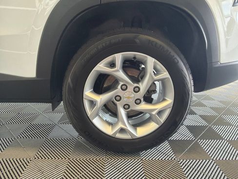 Used 2024 Chevrolet Trax LS w/ LS Convenience Package FWD image 8
