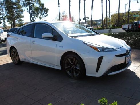 Used 2019 Toyota Prius XLE image 6