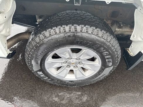 Used 2022 Chevrolet Silverado 1500 LT AWD/4WD image 13