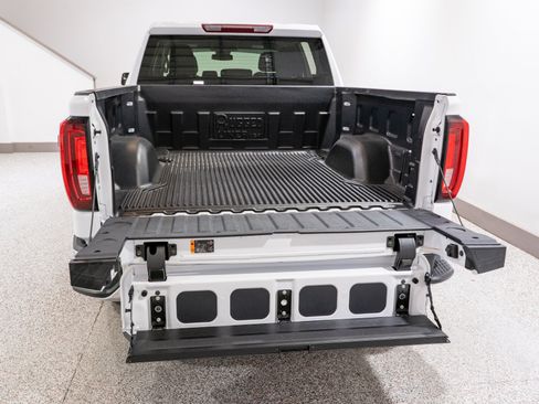 Used 2025 GMC Sierra 1500 SLT AWD/4WD image 11