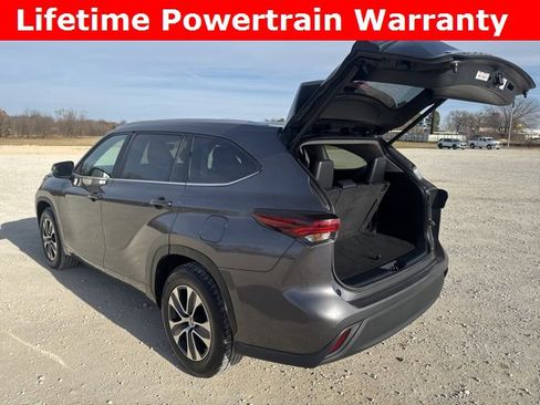 Used 2024 Toyota Highlander XLE image 4