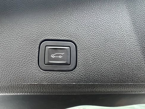 Used 2016 Cadillac SRX Luxury image 6