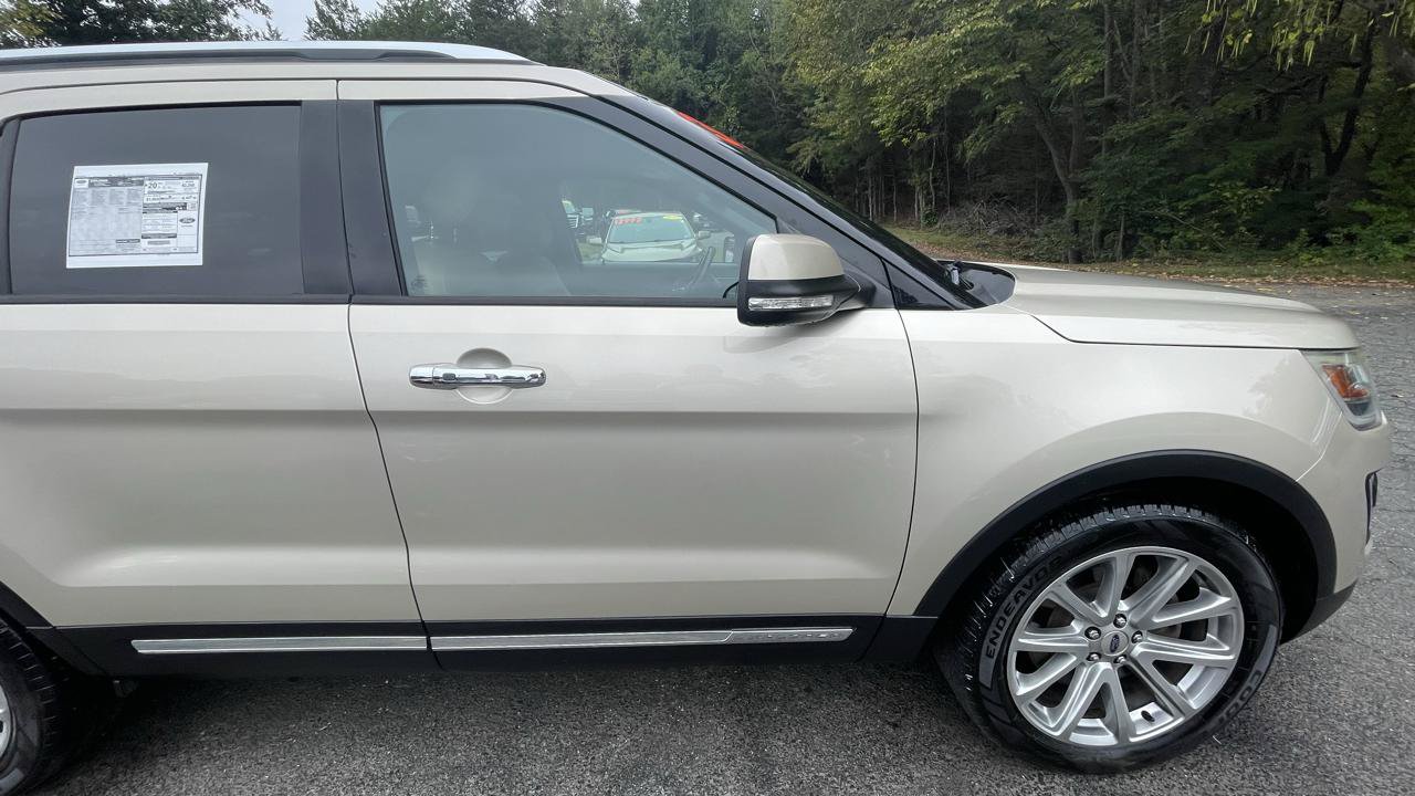 Used 2017 Ford Explorer Limited FWD image 11