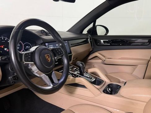 Used 2020 Porsche Cayenne image 39