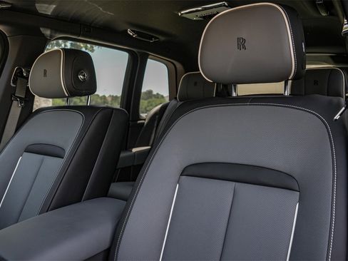 New 2025 Rolls-Royce Cullinan image 24
