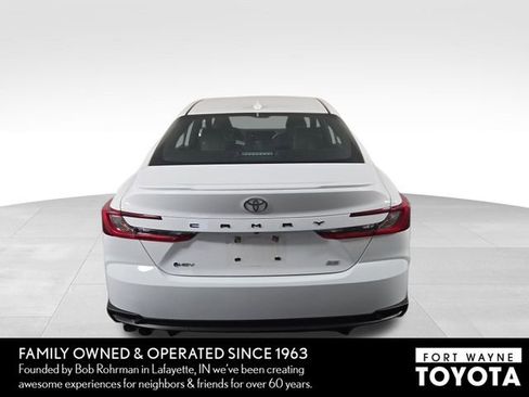 Used 2025 Toyota Camry SE FWD image 8