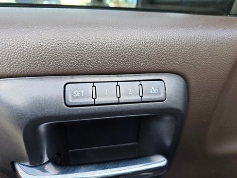 Used 2015 Chevrolet Silverado 3500 High Country image 25