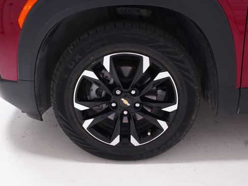 Used 2022 Chevrolet TrailBlazer LT w/ Convenience Package FWD image 11