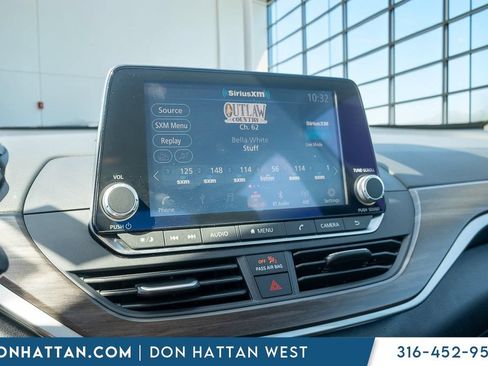 Used 2025 Nissan Altima 2.5 SV FWD image 7