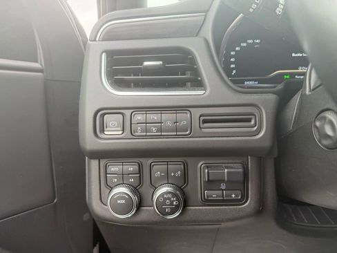 Used 2022 GMC Yukon XL SLT w/ SLT Luxury Package image 21