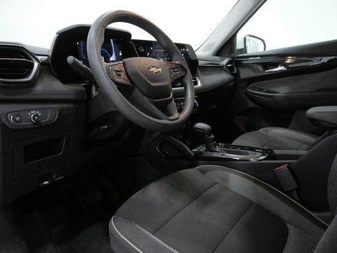 Used 2025 Chevrolet TrailBlazer LT FWD image 16