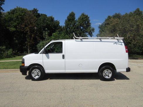 Used 2019 Chevrolet Express 2500 w/ Driver Convenience Package RWD image 30