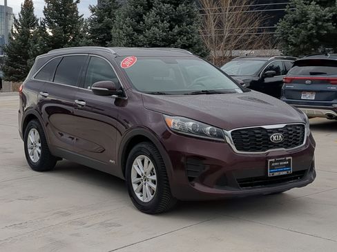Used 2019 Kia Sorento LX w/ LX Convenience Package image 7