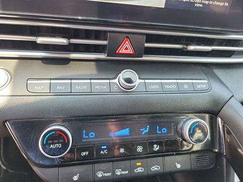 Used 2025 Hyundai Elantra SEL FWD image 13