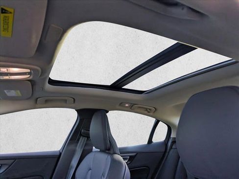 Used 2024 Volvo S60 B5 Plus image 15