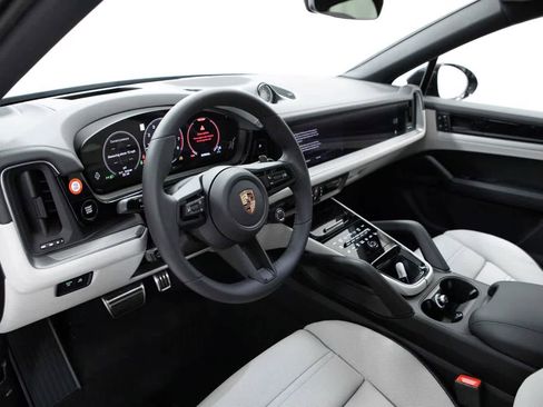 Certified 2026 Porsche Cayenne Coupe AWD/4WD image 4