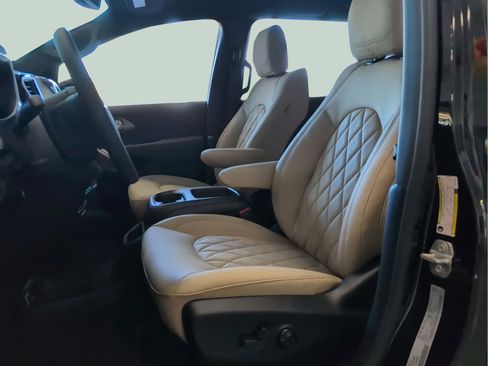 New 2026 Chrysler Pacifica Select image 34