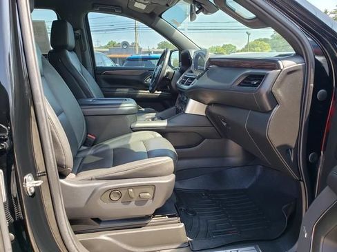 Used 2022 Chevrolet Suburban Z71 w/ Luxury Package AWD/4WD image 18