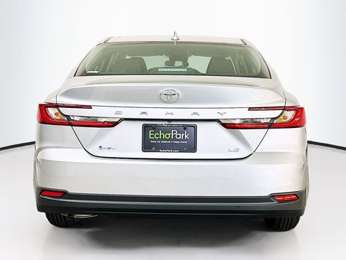 Used 2025 Toyota Camry LE image 7