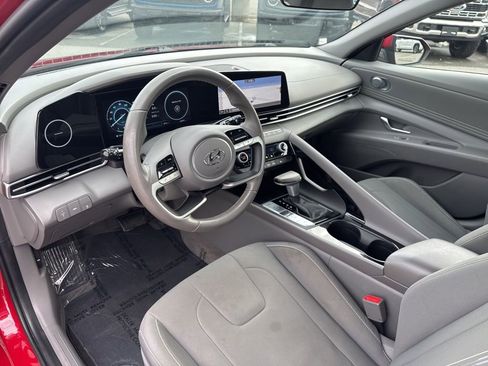 Used 2023 Hyundai Elantra SEL w/ Convenience Package image 11