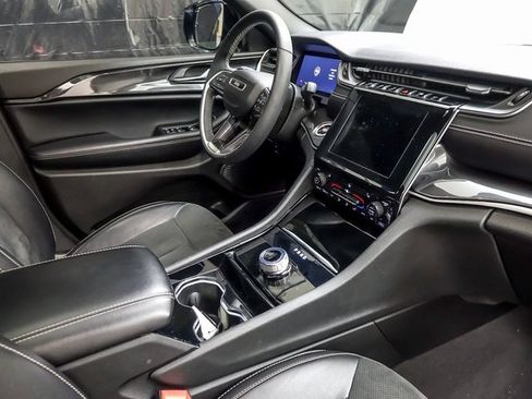 Used 2023 Jeep Grand Cherokee L Laredo image 32